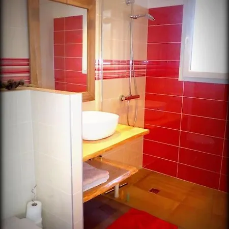 New With Jacuzzi, Near St Cyprien Вилла *