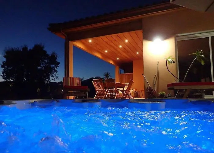 New With Jacuzzi, Near St Cyprien Lecci