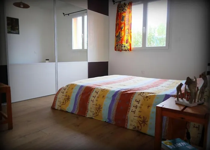 Villa New With Jacuzzi, Near St Cyprien